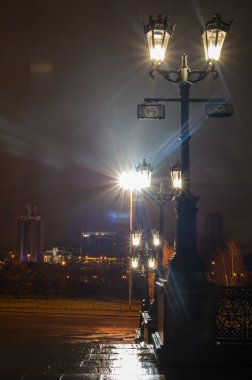 ekaterinburg Merkezi tarafından gece manzarası