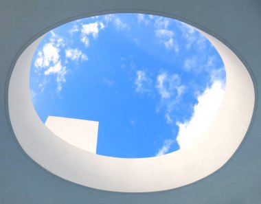 mimari detay ve mavi gökyüzü