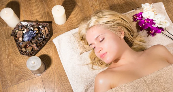 Chica en el spa — Foto de Stock