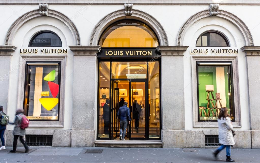 Louis Vuitton store in Milan – Stock Editorial Photo
