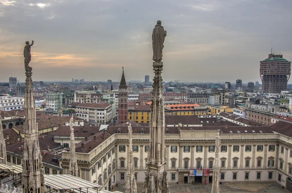 ภูมิทัศน์เมืองมิลานและโบสถ์ Duomo — ภาพถ่ายสต็อก