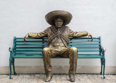Meksikalı adam heykeli