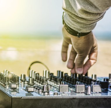 dj partide karıştırma