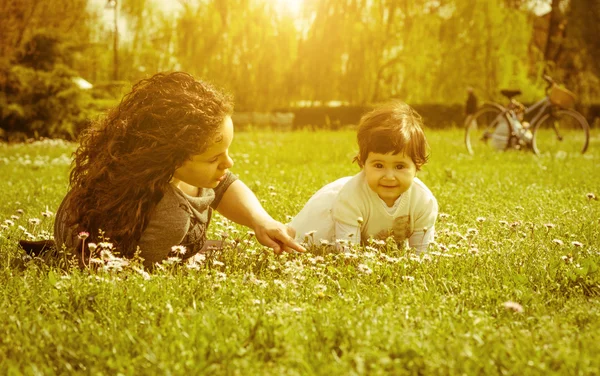 Mom and daughter — Stock Photo, Image