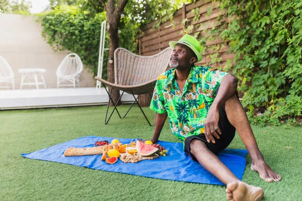 African American Senior Man Pic Nic Outdoors — Stock Photo, Image