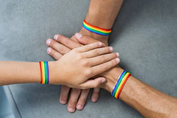 Famille Lgbt Couple Gay Avec Fils Adoptif Parents Homosexuels Avec — Photo