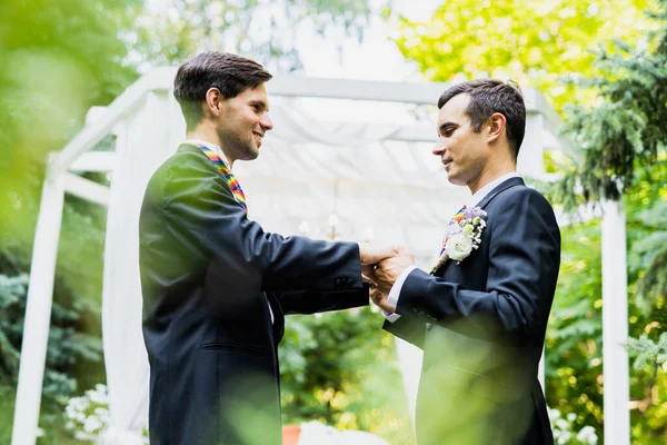 Casal Homossexual Celebrando Seu Próprio Casamento Casal Lbgt Cerimônia Casamento — Fotografia de Stock