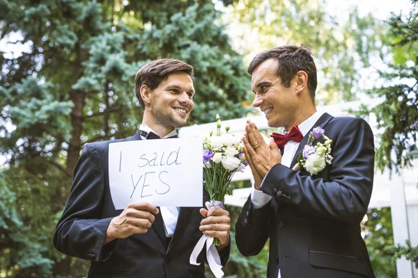 Eşcinsel Çift Kendi Düğünlerini Kutluyorlar Lbgt Çifti Düğün Töreninde Kapsayıcılık — Stok fotoğraf