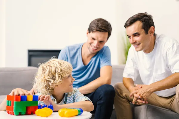 Famiglia Lgbt Coppia Gay Con Figlio Adottivo Genitori Omosessuali Con — Foto Stock