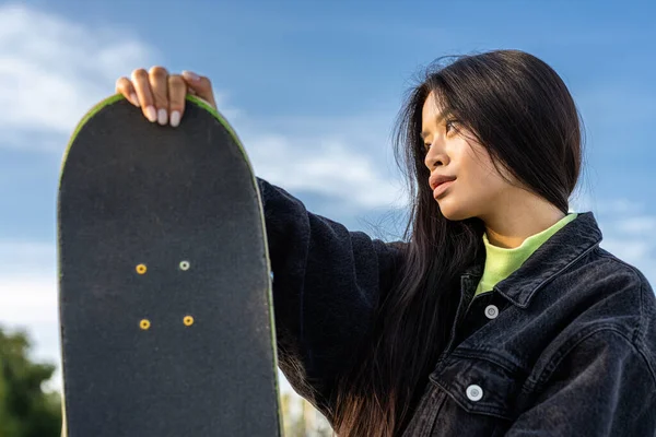 Stylish Cool Teen Female Skateboarder Skate Park — Stock Photo, Image