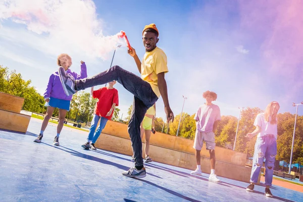 Multicultural Group Young Friends Bonding Outdoors Having Fun Stylish Cool — Stock Photo, Image