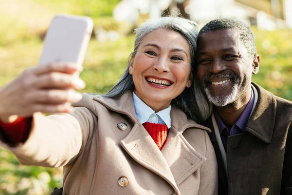 Storytelling Image Multiethnic Senior Couple Love — Stock Photo, Image