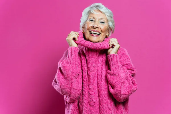 Image Beautiful Elegant Old Influencer Woman Cool Grandmother Posing Studio — Stock Photo, Image