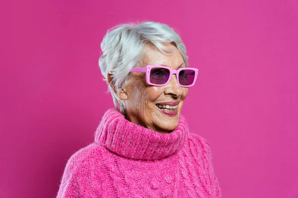 Image Beautiful Elegant Old Influencer Woman Cool Grandmother Posing Studio — Stock Photo, Image