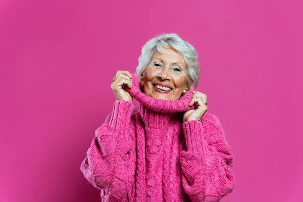 Image Beautiful Elegant Old Influencer Woman Cool Grandmother Posing Studio — Stock Photo, Image