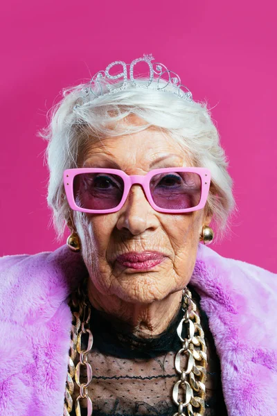 Εικόνα Μιας Όμορφης Και Κομψής Γριάς Γυναίκας Επιρροή Ωραία Γιαγιά — Φωτογραφία Αρχείου