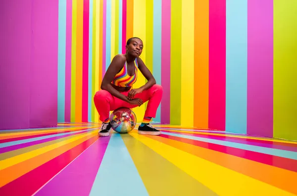 Beautiful African American Young Woman Dancer Having Fun Rainbow Box — Stock Photo, Image