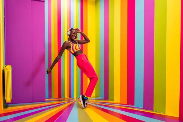 Belle Danseuse Afro Américaine Amusant Dans Une Salle Boîte Arc — Photo