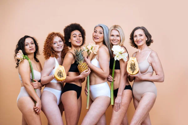 Schönheitsbild Einer Gruppe Von Frauen Mit Unterschiedlichem Alter Haut Und — Stockfoto