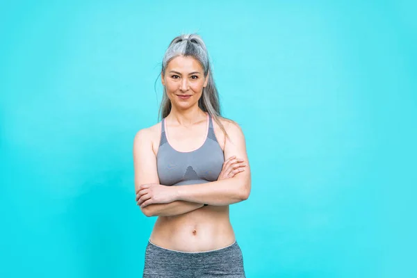 Bela Mulher Meia Idade Fazendo Esporte Ginásio Modelo Feminino Posando — Fotografia de Stock