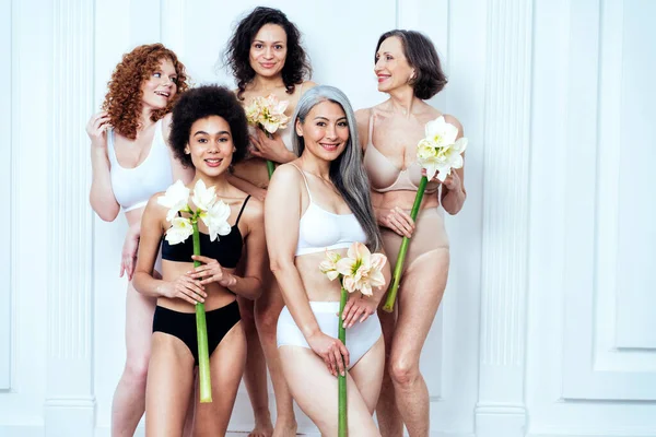 Schoonheid Beeld Van Een Groep Vrouwen Met Verschillende Leeftijd Huid — Stockfoto