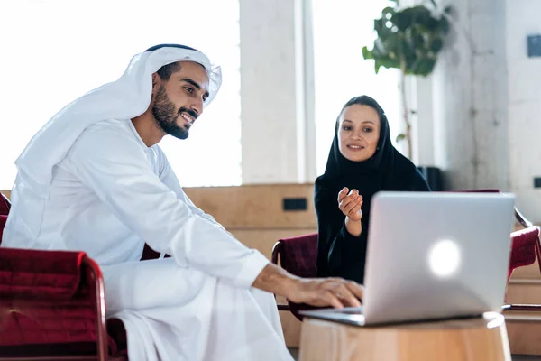 Man Woman Traditional Clothes Working Business Office Dubai Portraits Successful — Stock Photo, Image