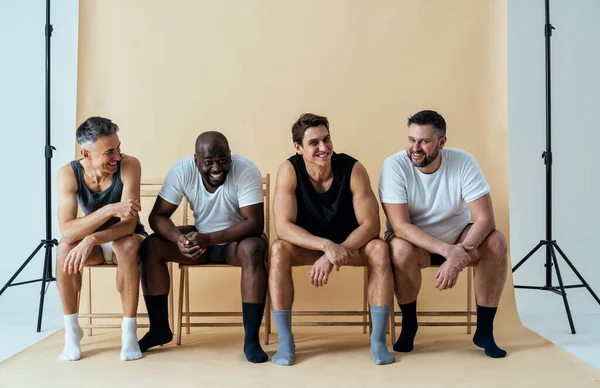 Group Multiethnic Men Posing Male Edition Body Positive Beauty Set — 图库照片