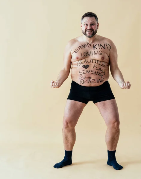 Homem Posando Para Corpo Edição Masculina Conjunto Beleza Positiva Shirtless — Fotografia de Stock