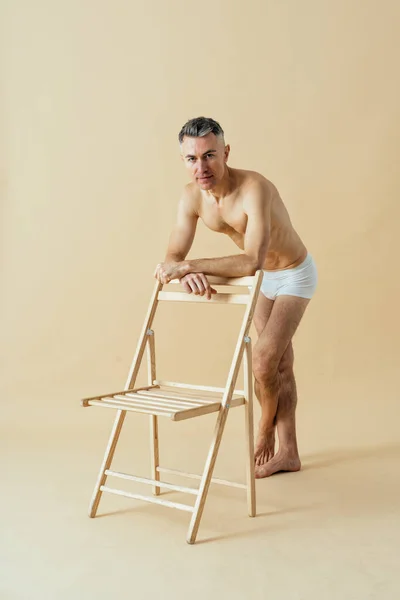 Homem Posando Para Corpo Edição Masculina Conjunto Beleza Positiva Shirtless — Fotografia de Stock
