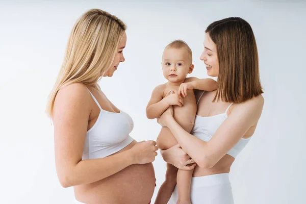 Mulher Grávida Feliz Com Barriga Grande Bela Mãe Com Bebê — Fotografia de Stock