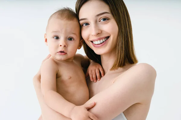 Mujer Feliz Sosteniendo Bebé Sobre Fondo Color Mujer Joven Usando — Foto de Stock
