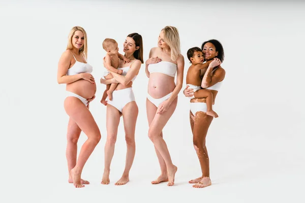 Gelukkig Zwangere Vrouwen Met Grote Buik Mooie Moeders Met Baby — Stockfoto