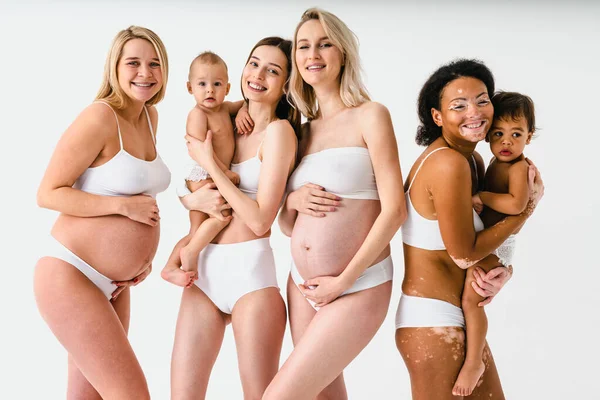 Gelukkig Zwangere Vrouwen Met Grote Buik Mooie Moeders Met Baby — Stockfoto