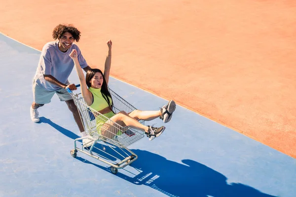 Grupo Multicultural Jóvenes Amigos Que Unen Aire Libre Divierten Adolescentes — Foto de Stock