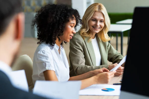 Multiracial Group Businesspeople Elegant Dress Sitting Computer Desk Office Diverse — Stock Photo, Image