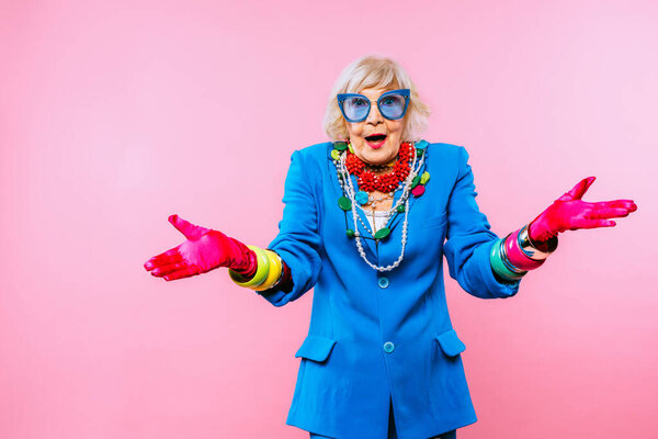Happy and funny cool old lady with fashionable clothes portrait on colored background - Youthful grandmother with extravagant style, concepts about lifestyle, seniority and elderly people