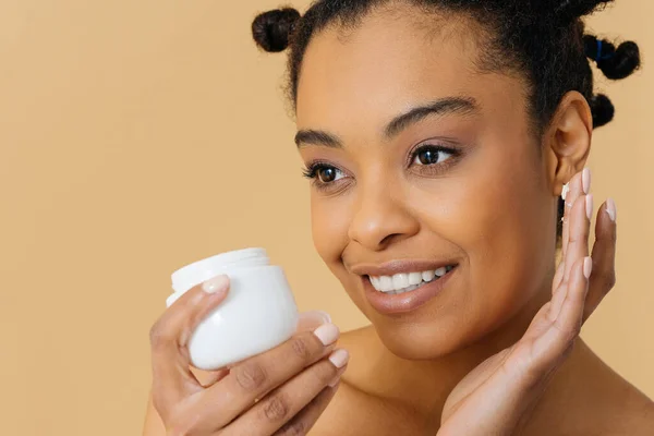 Retrato Belleza Una Hermosa Mujer Negra Usando Ropa Interior Mujer — Foto de Stock