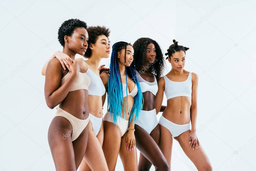 Retrato Belleza Hermosas Mujeres Negras Con Ropa Interior Lenceria Mujeres Foto de stock oneinchpunch 551336210