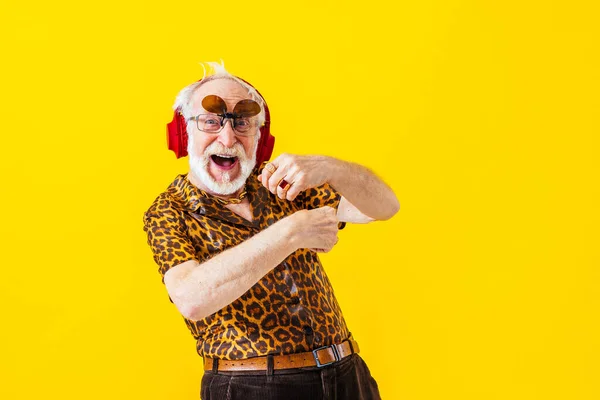 Cool Senior Man Fashionable Clothing Style Portrait Colored Background Funny — Zdjęcie stockowe