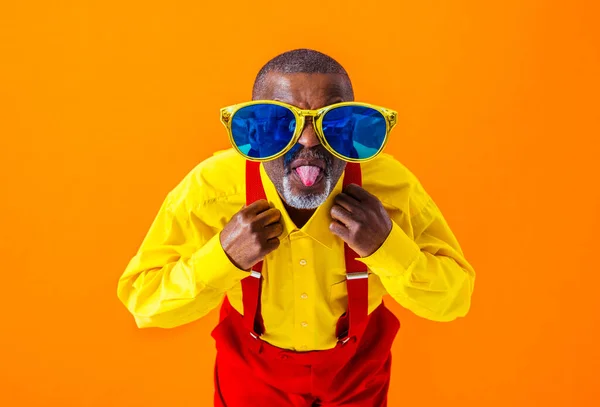 Cool Senior Man Fashionable Clothing Style Portrait Colored Background Funny — Fotografie, imagine de stoc