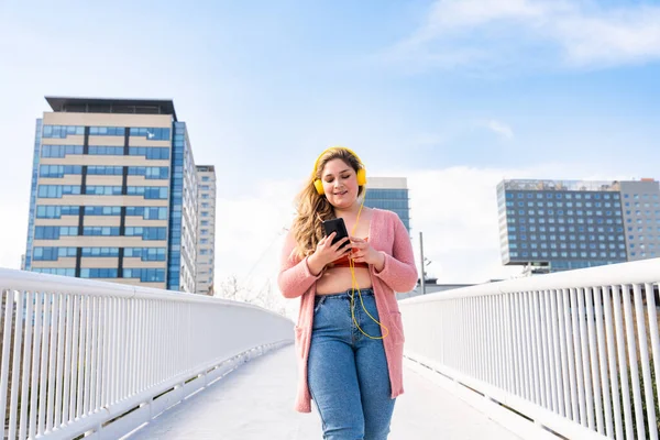 Beautiful Cheerful Size Young Woman Outdoors Pretty Overweight Curvy Female — Stockfoto