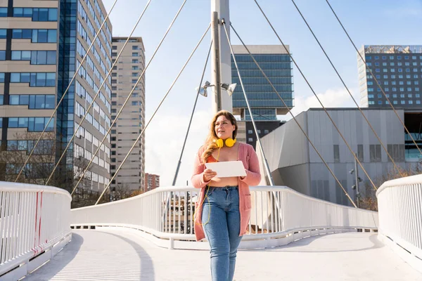 Beautiful Cheerful Size Young Woman Outdoors Pretty Overweight Curvy Female — Stock Photo, Image