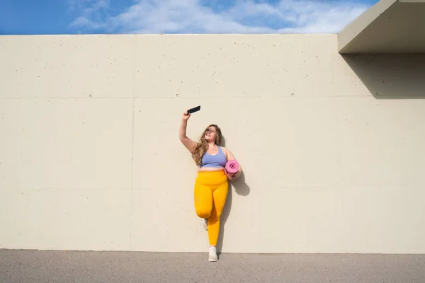 Beautiful Cheerful Size Young Woman Outdoors Pretty Overweight Curvy Female — Fotografia de Stock