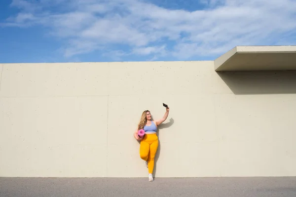 Beautiful Cheerful Size Young Woman Outdoors Pretty Overweight Curvy Female — Fotografia de Stock