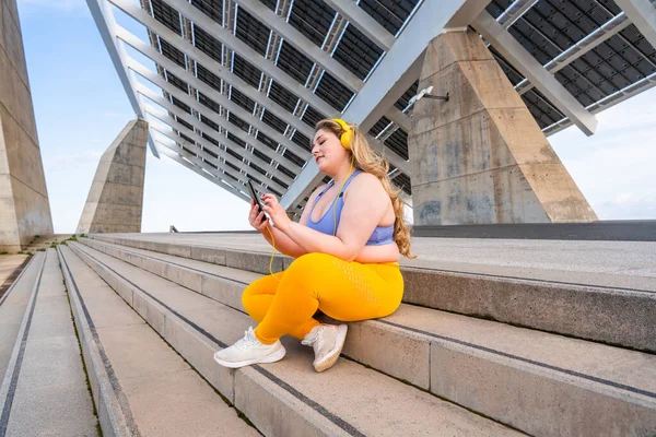 Vacker Och Glad Storlek Ung Kvinna Utomhus Ganska Överviktig Kurvig — Stockfoto