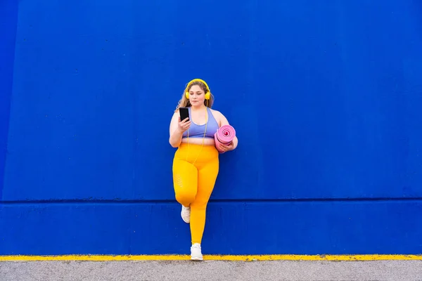 Mulher Bonita Alegre Size Jovem Livre Muito Acima Peso Feminino — Fotografia de Stock