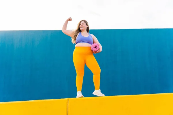 Hermosa Alegre Mujer Joven Tamaño Grande Aire Libre Bastante Sobrepeso — Foto de Stock