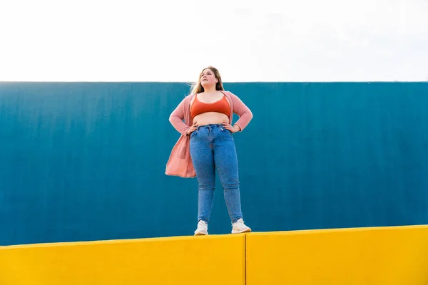 Beautiful Cheerful Size Young Woman Outdoors Pretty Overweight Curvy Female — Fotografia de Stock