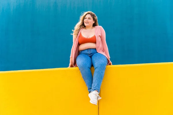 Beautiful Cheerful Size Young Woman Outdoors Pretty Overweight Curvy Female — Stock Photo, Image