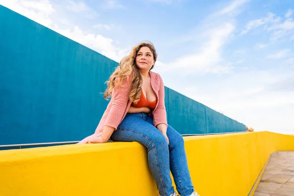 Beautiful Cheerful Size Young Woman Outdoors Pretty Overweight Curvy Female — Stock Photo, Image